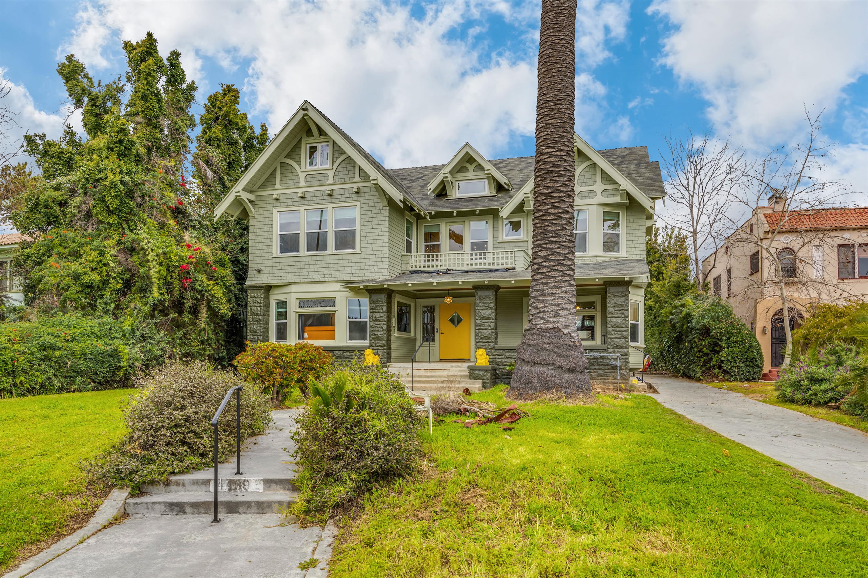 4439 Victoria Park Drive - 2E