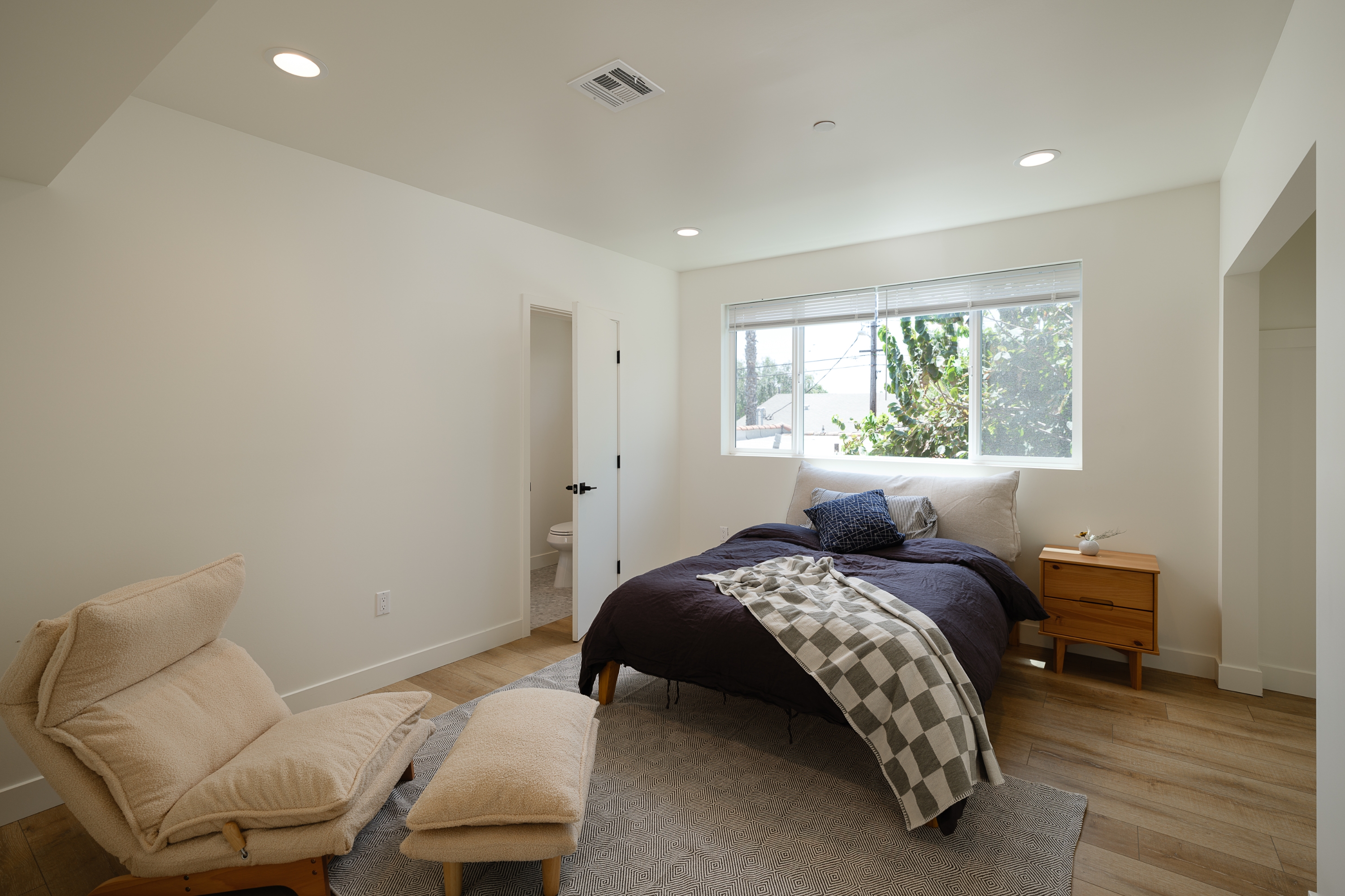 3045 West Boulevard - 2B